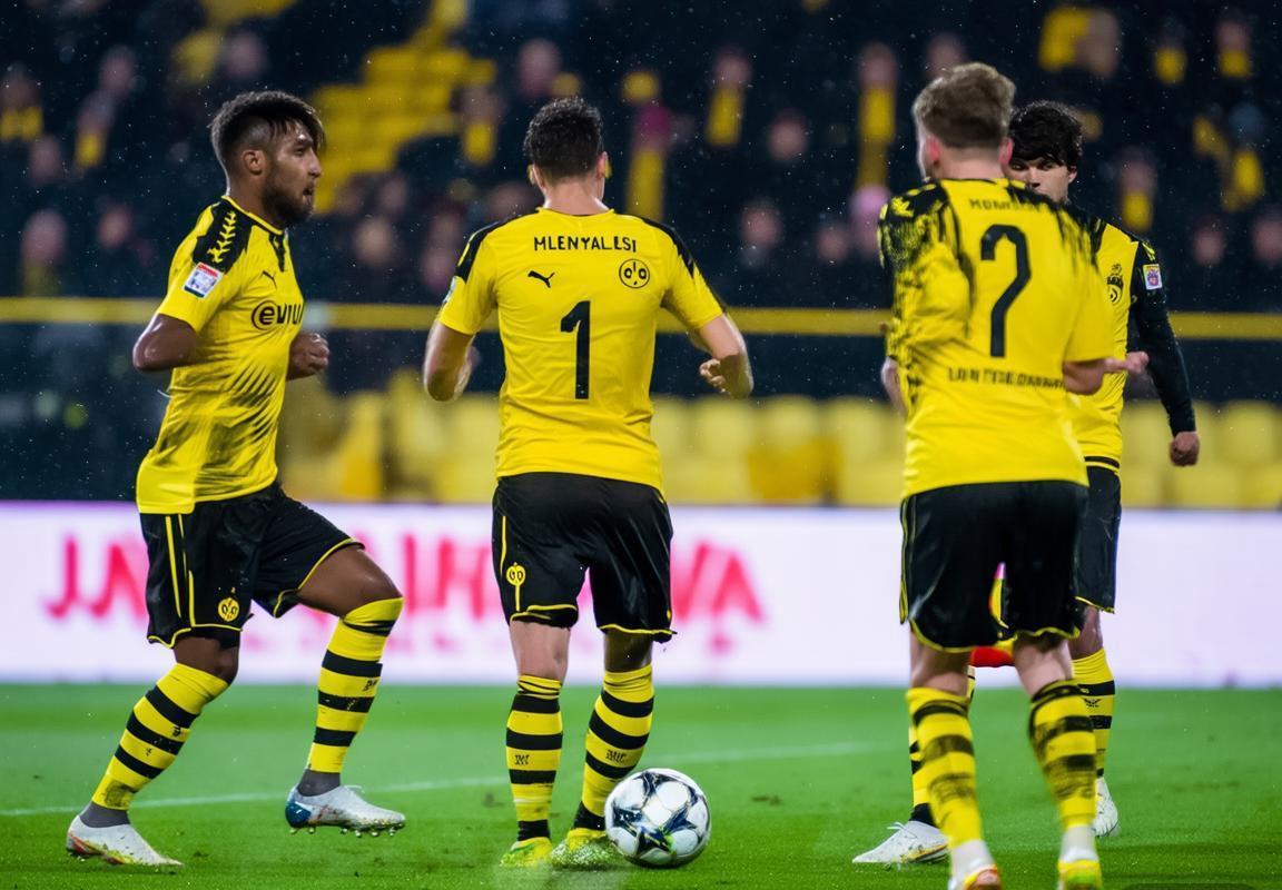 勒沃库森vs多特蒙德：德甲巅峰对决引爆拜耳竞技场，重塑争冠格局